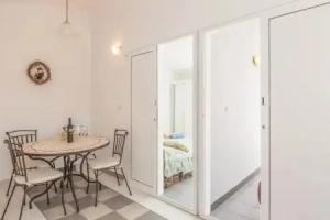 Amazing Home in Podgora with Hot Tub, WiFi & 4 Bedrooms, Drasnice