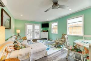 Walk to Pier & Dining: Central Cottage, Rockport
