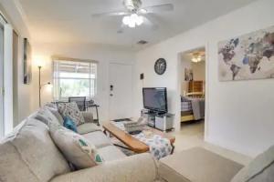 2 Mi to Boardwalk: Home w/ Grill in Dania Beach! Tourist base, Hollywood