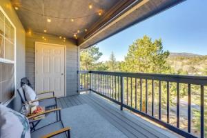 Walk to Downtown: Mountain-view Estes Escape Apartments, Estes Park
