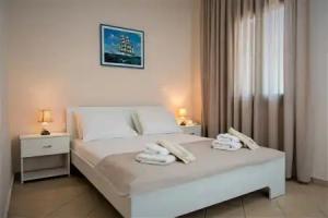 So Nice Hotel, Marathokampos