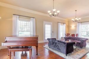 Newly Renovated Historic Stunner 4 Bedroom Home, San Antonio