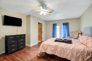Spacious 5 Beds 3 Bath Home 7 Minutes From Lsu 3 Bedroom Home by Redawning, Baton Rouge