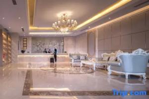 Vienna International Hotel (Kunming Huochezhan Xishan wandaguangchang dian)Dianchiludian), Kunming