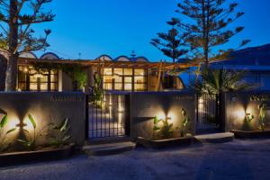 Oscar Beachfront Suites-Adults Only, Perivolos