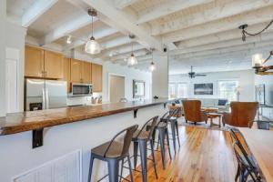 Walkable Main Street Apartment!, Blowing Rock