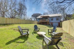 Walk to Amphitheater & Stadium: Home w/ Deck! Tourist base, Birmingham
