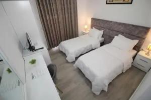 Julia Hotel, Sarande