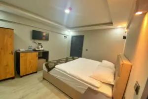Whitestone Hotel, Uerguep