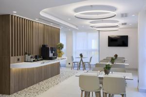 Twinn, Downtown, Piraeus