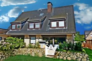 4-Zimmer-Ferienwohnung Deichwiese in / 3 Schlafzimmer / Garten / 2 - 5 Pers Apartments, Westerland