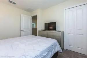 5 Bed Pool With Overflowing Spa In Champions Gate! 5 Bedroom Villa by RedAwning, Davenport