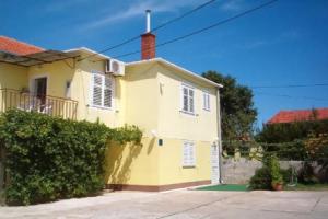 Mir - Family Apartments With Garden Terrace - A1, Donje Petrcane