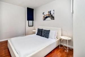 A Touch of Blue! Stylish 2BD Next to Reading Terminal Market Hotel, Philadelphia