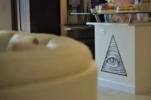 Illuminati Guest House, Victoria