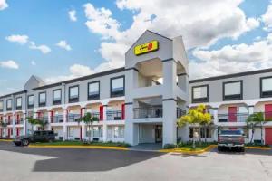 Super 8 by Wyndham Orlando Near Florida Mall, Orlando