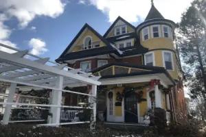 A Moment in Time Bed & Breakfast, Niagara Falls