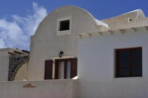Birds Villa Apartments with Heated Pool - Including Car and Breakfast, Perissa