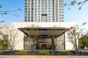 HUALUXE Shanghai Changfeng Park by IHG, Shanghai