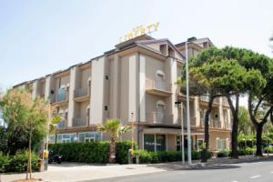 Hotel Liberty Beach - Parking & Beach Included, Riccione