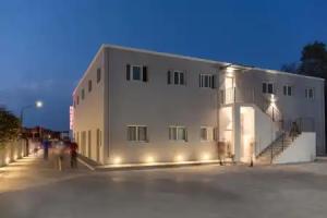 Local Hostel & Suites, Kontokali