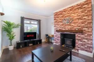 Stylish 3 Bed House-free Parking, Newcastle upon Tyne