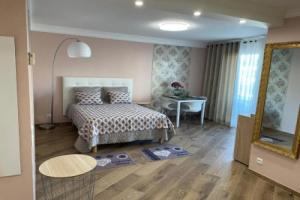 Studio with Swimming Pool 80 Meters Near the Beach (Adults Only), Nice