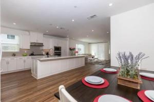 Private Bedroom With Bathroom Central Location, Irvine