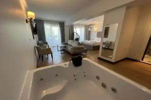 Lake Life By Business Hotel, Isnik