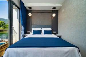 The Halcyon, Mugla