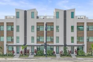 Coastal Moderne 2 Bedroom Townhouse, Sarasota