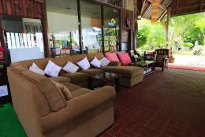 White Sand Beach Resort, Chang Island