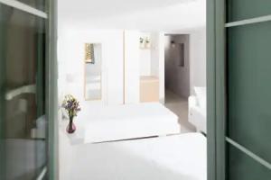 Tagoo Black, Mykonos City