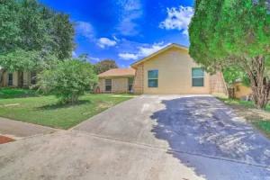 San Antonio Oasis w/ Hot Tub, Pool & Outdoor Bar! Tourist base, San Antonio