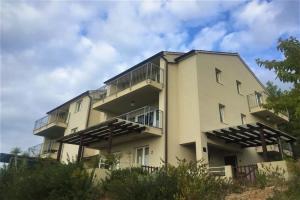 Apartment Larum, Zavala