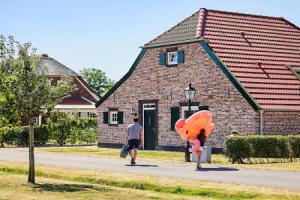 Farm Villa With Beautiful Garden, in Limburg, Roggel