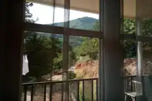 Rolandi's House, Keda