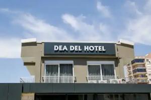 Deadel Hotel, Lara