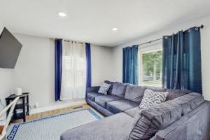 2 Mi to Beach! Hot Tub Haven in Tourist base, Michigan City