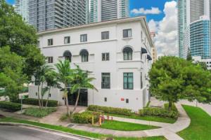 Roami at The Palace Hotel, Miami