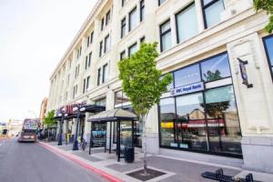 Historic Hudson 2 Bed - 28 Day Min Hotel, Victoria