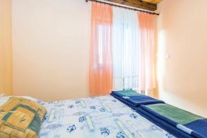 Nice Home in Fuzine With Wifi and 3 Bedrooms, Fusine