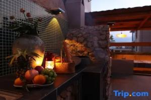 Wood Forest Designer Villa Seaview Courtyard Vacation Boutique Stay (Dali Erhai), Dali