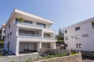 Marina - 60 Meters to the Beach - A1 Hotel, Malinska