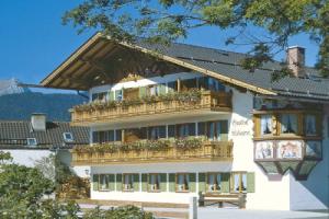 Gasthof Schöttlkarspitz Guest house, Krun