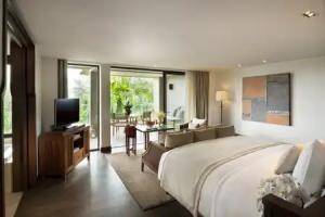 Anantara Layan Phuket Resort, Layan Beach