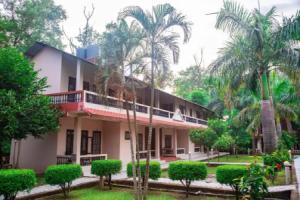 Chitwan Riverside Resort by OYO Rooms, Sauraha