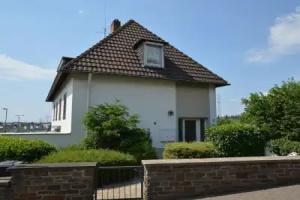 Elegant Apartment in Urbar With Garden, Garage and Parking, Koblenz