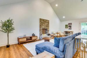 < 1 Mi to Downtown: Quiet Home w/ Yard Tourist base, Pensacola