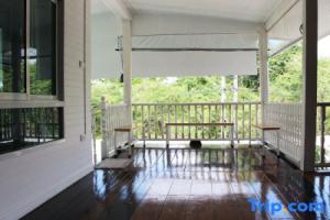 Enchanted White Wooden Retreat Hotel, Ayutthaya City